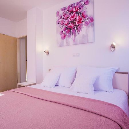 Apartman Madlen Cres Exteriér fotografie