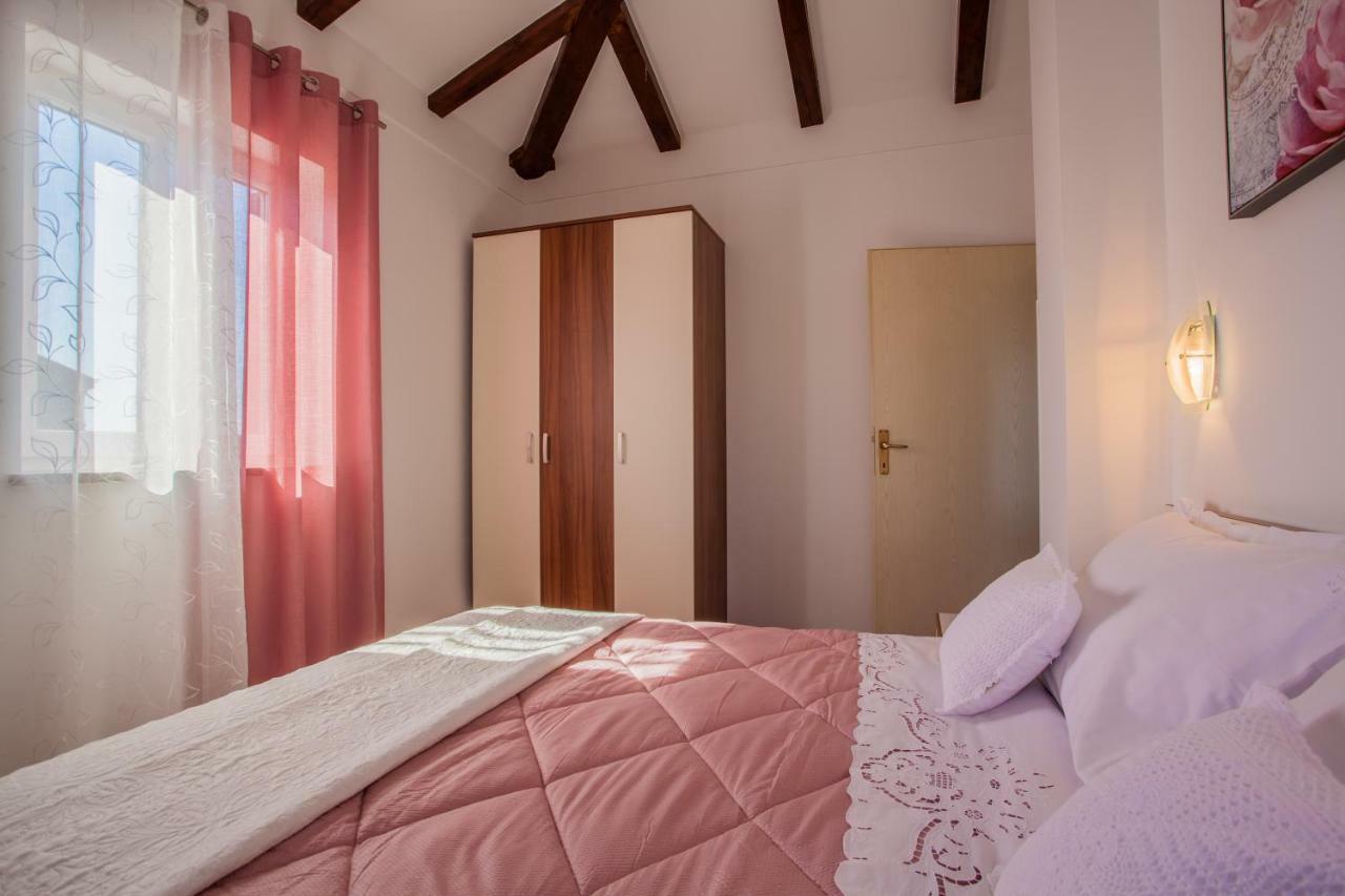 Apartman Madlen Cres Exteriér fotografie