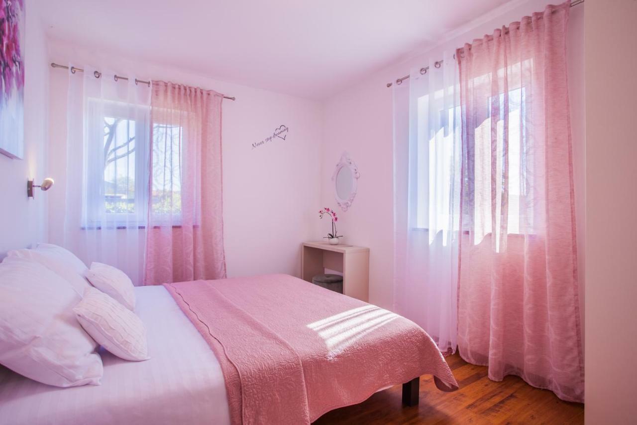Apartman Madlen Cres Exteriér fotografie