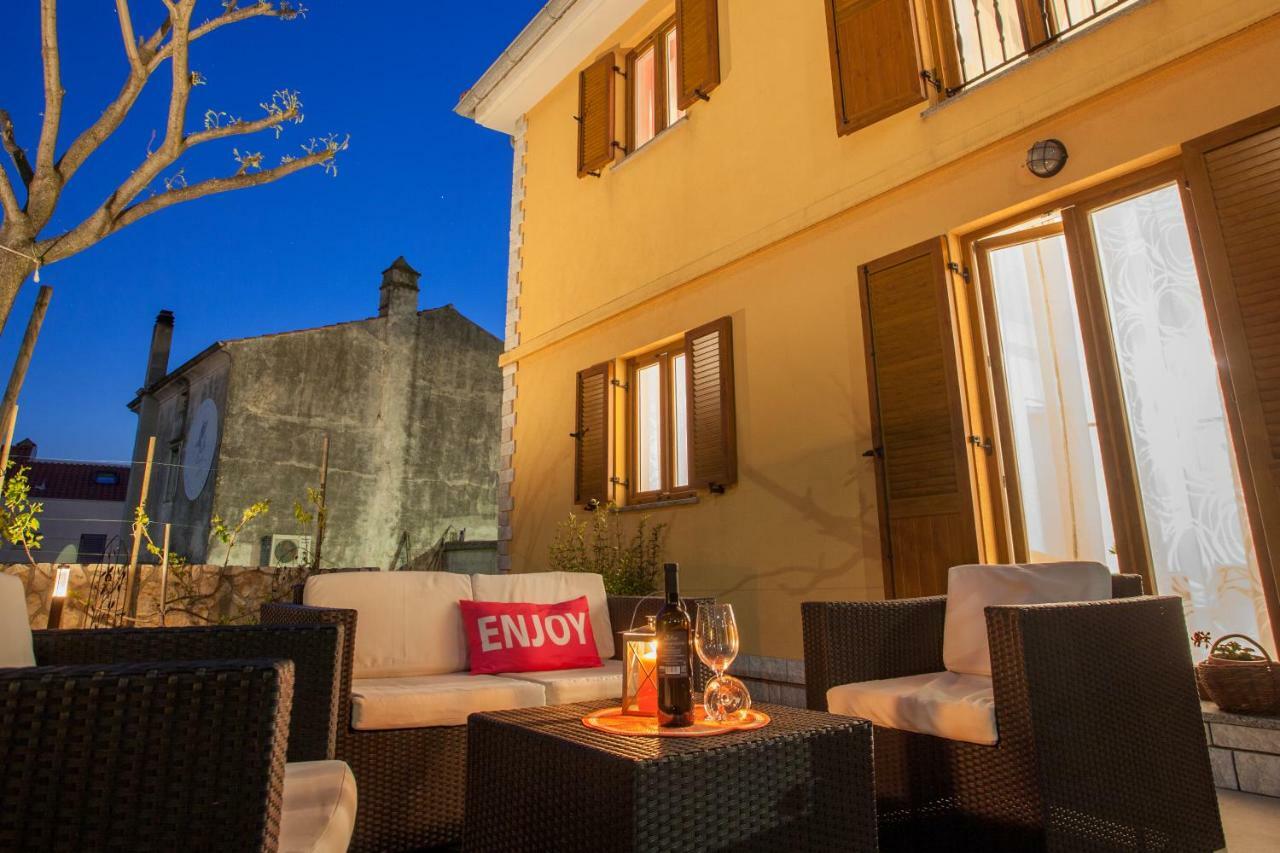 Apartman Madlen Cres Exteriér fotografie